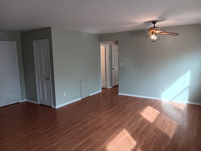 Foto del edificio - 13781 Cedar Rd