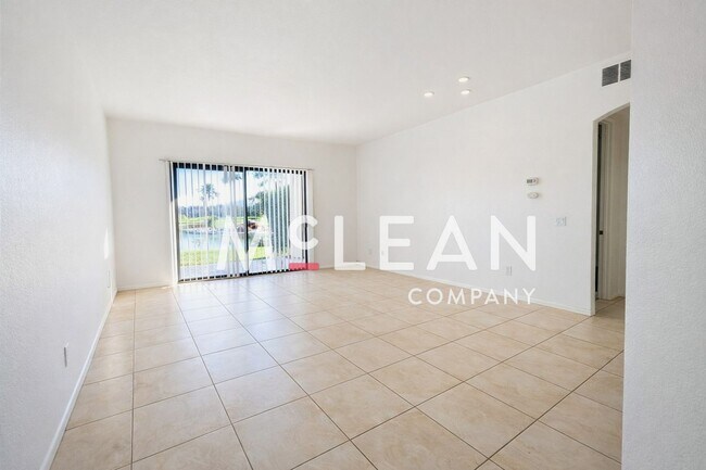 Foto del edificio - Beautiful Dual Primary Suite 2-Bedroom Condo in the Desert Princess Community