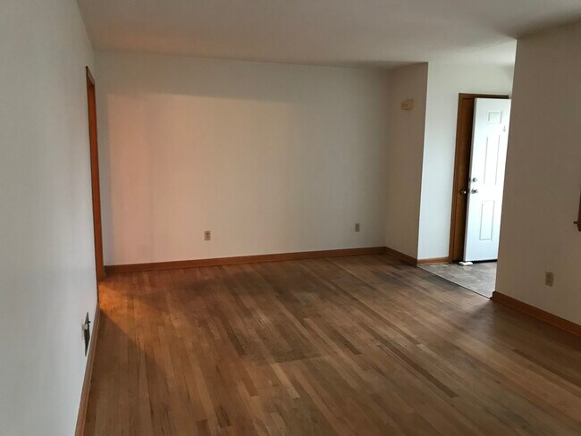 Building Photo - 1303 Austin Ln
