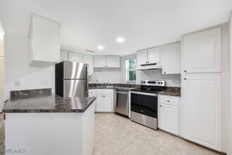 Building Photo - 5024 Chiquita Blvd S