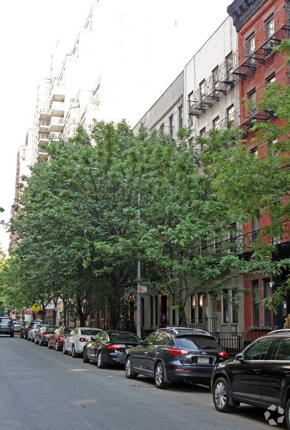 Foto del edificio - 413 E 81st St