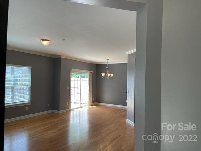 Building Photo - Townhome in Ballantyne with 2 car garage a...