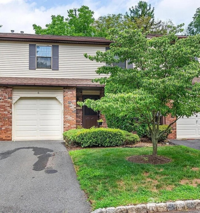 Building Photo - 6 Dogwood Dr