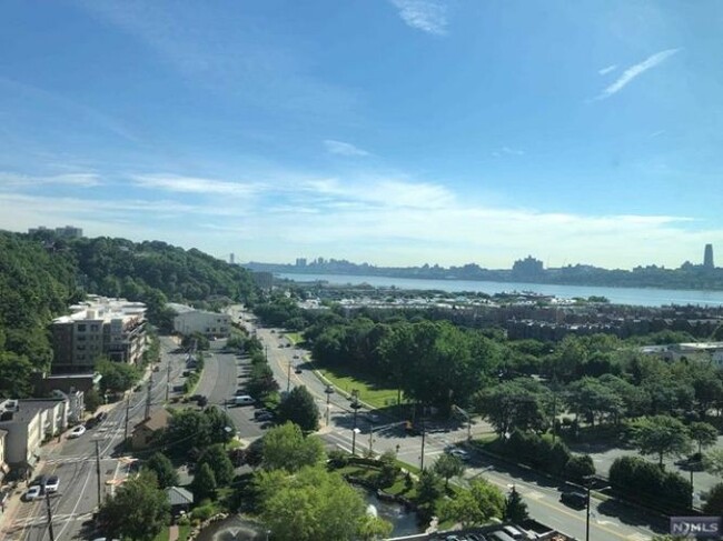 Foto del edificio - 1611 Hudson Park