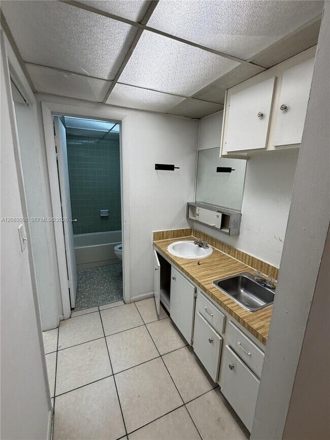 Foto del edificio - 7010 NW 186th St