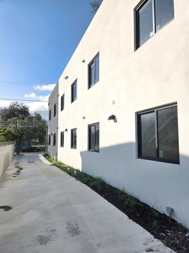 Foto del edificio - 753 NW 30th St