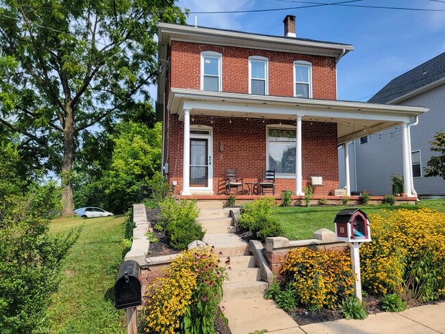 Building Photo - 90 N Reamstown Rd