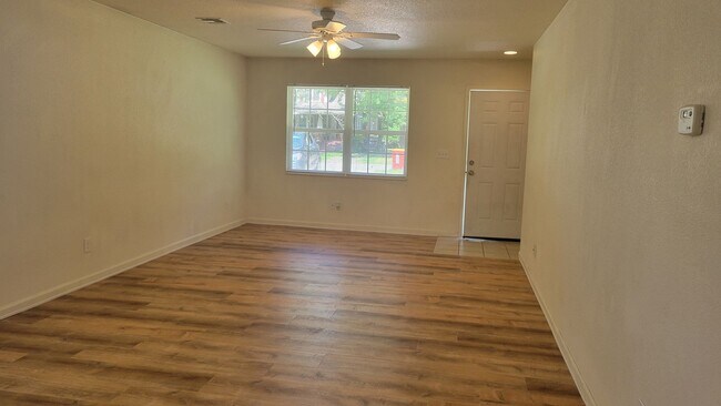 Foto del edificio - 306 S. Elm Duplex