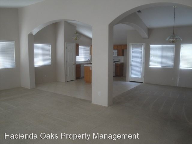 Foto del edificio - 4 br, 3 bath House - 2451 Bicknell Ave
