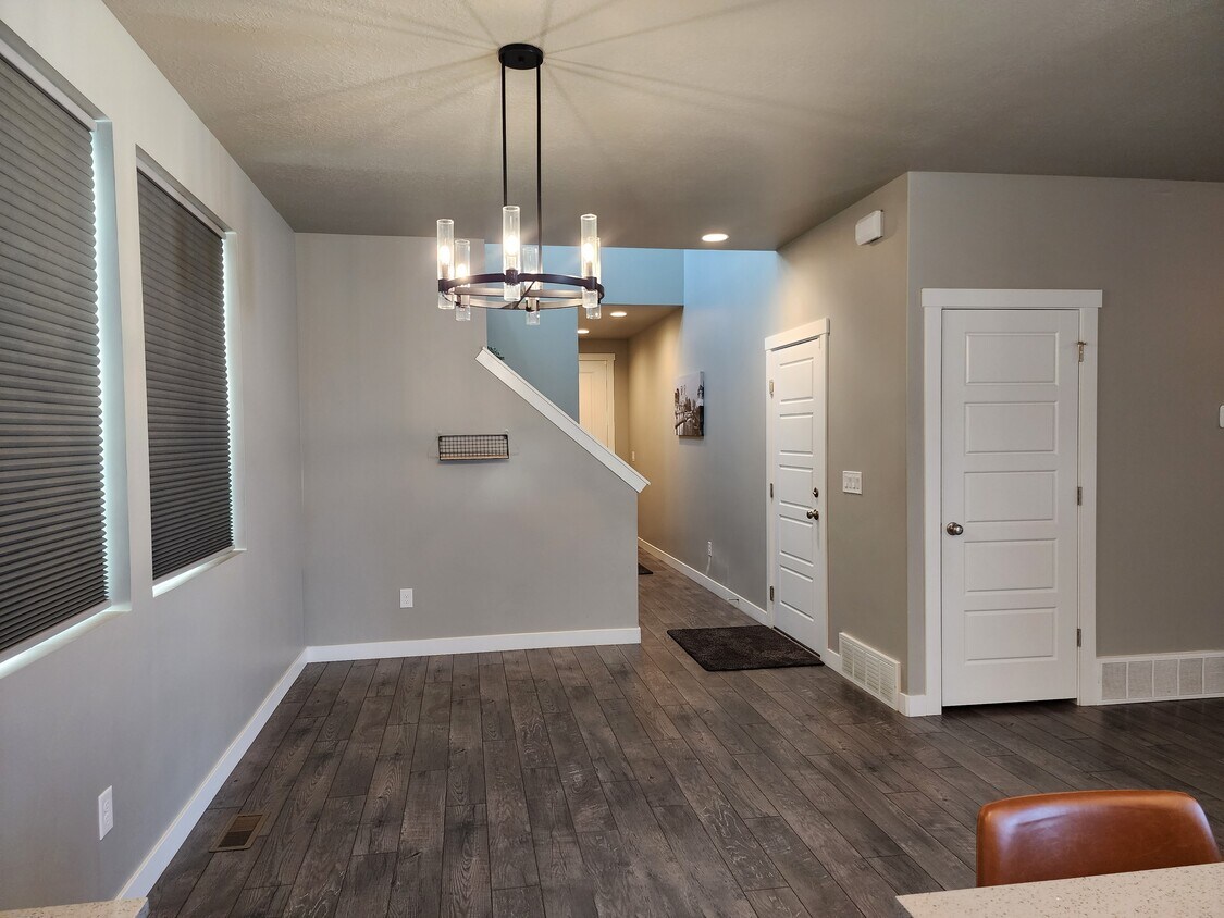 Foto principal - 1270 E Packard Dr