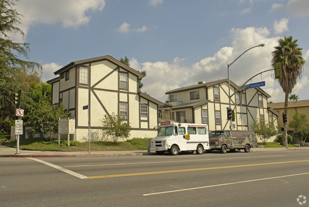 Primary Photo - 7665 Fountain Ave
