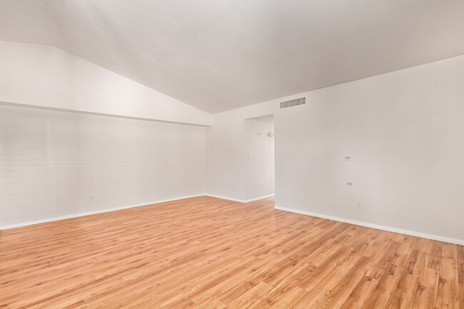 Foto del edificio - Beautifully upgraded 2 Bedroom/2 Bath Home...