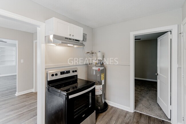 Foto del edificio - NOW OFFERING $250 OFF FIRST FULL MONTH IF ...