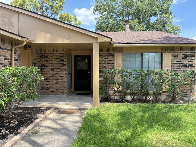 Foto del edificio - 2715 Kingfisher Dr