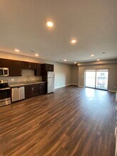 Building Photo - Centerline