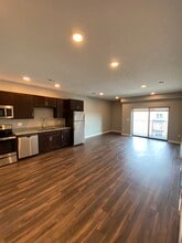 Building Photo - Centerline