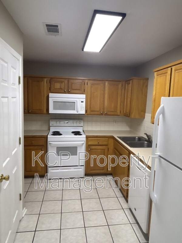 Foto del edificio - 1115 Farley Cir
