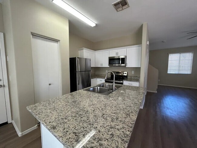 Foto del edificio - 5222 W Fulton St