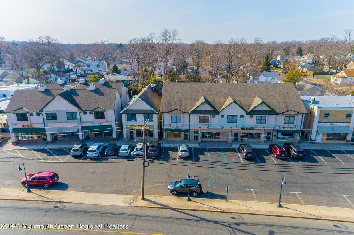 Primary Photo - 876 Main St