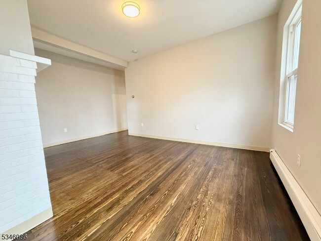 Building Photo - 174 Glenwood Ave