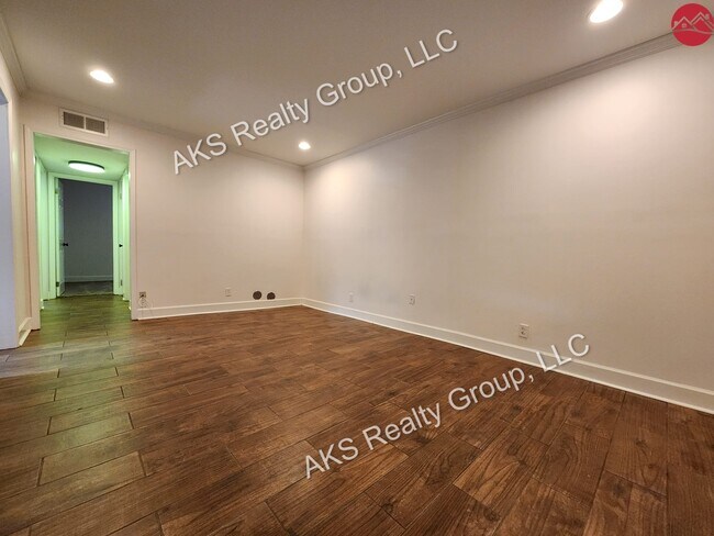 Building Photo - 2136 16th Ave S
