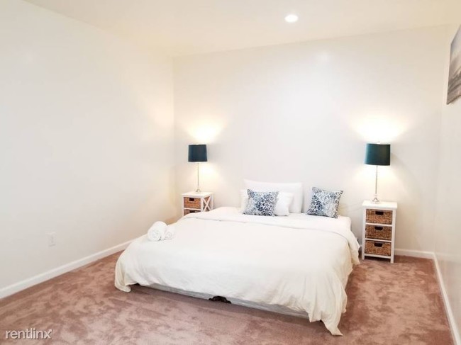 Building Photo - 3 br, 1.5 bath House - 1206 S Mariposa Ave