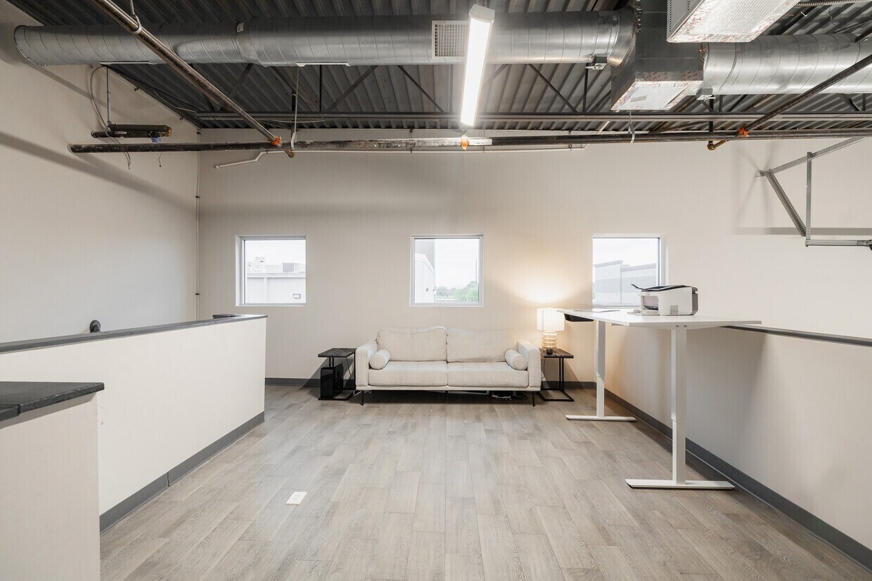 Building Photo - 1435 FM 1463
