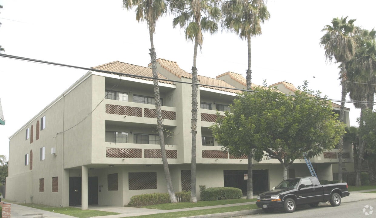 Building Photo - 1245 E 3rd St