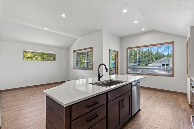 Foto del edificio - 1 Bed 1 bath unit near Sanders beach!