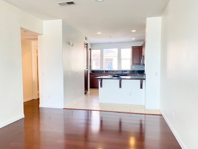 Building Photo - 3 Bedroom Townhome in Serene Santee