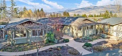 Building Photo - 679 Clay St