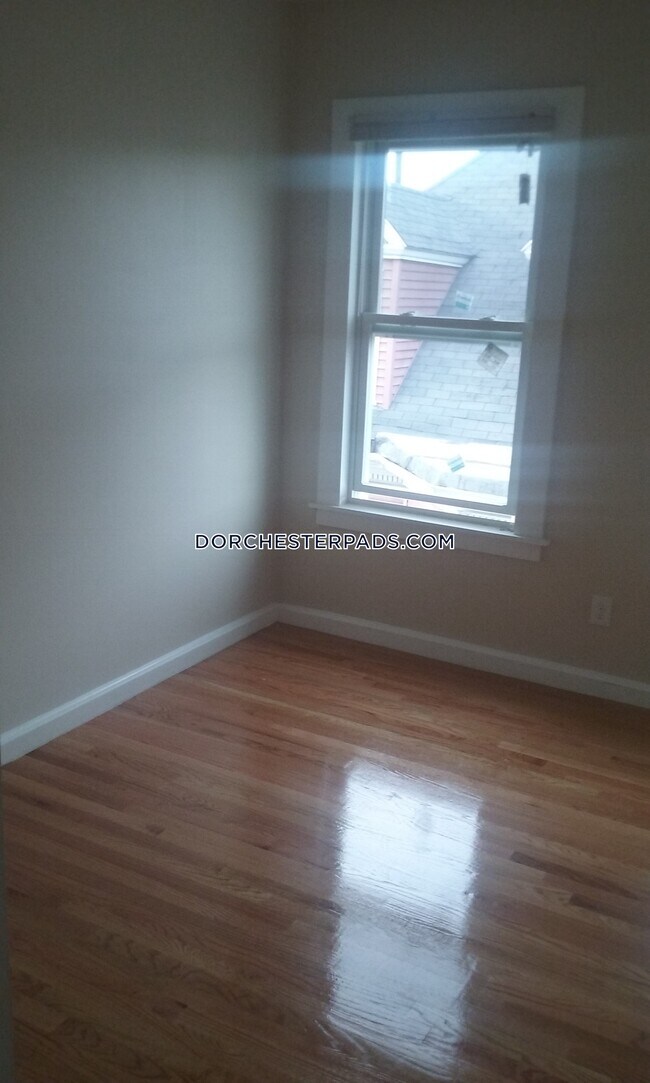 Foto del edificio - 344 Bowdoin St
