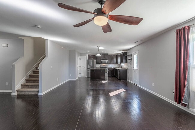 Building Photo - Experience modern comfort in this spacious 4+ bedroom home