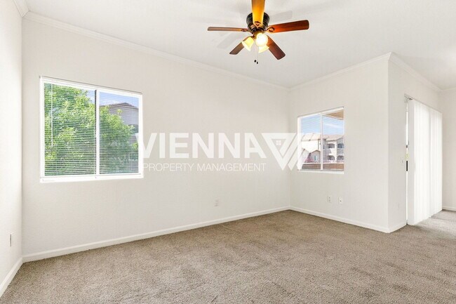 Foto del edificio - 10001 Woodcreek Oaks Blvd