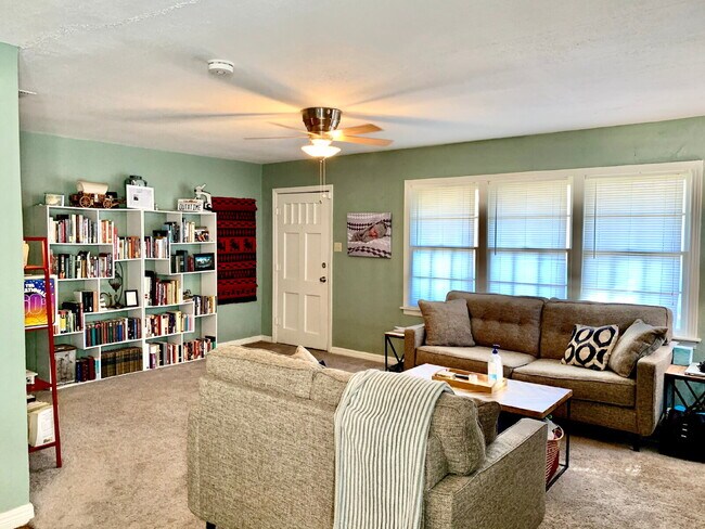 Building Photo - Cozy Two Bedroom - Tech Terrace! Summer 2026