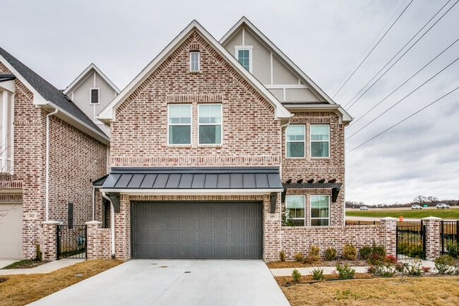 Photo - 100 Claire Dr Townhome