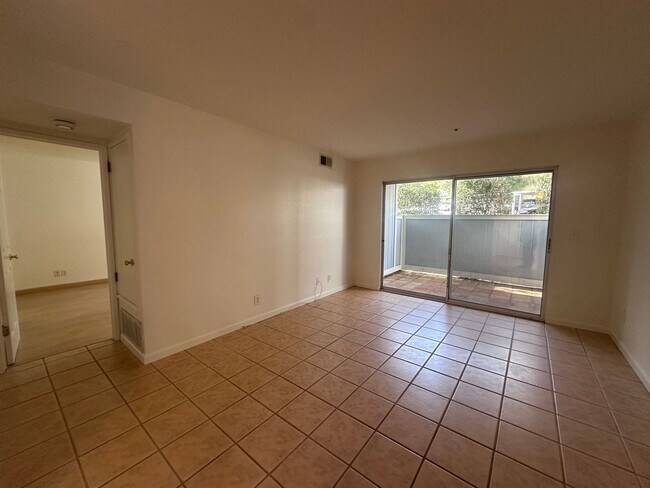 Foto del edificio - Spacious One Bedroom Condo w/ Mountain Views!