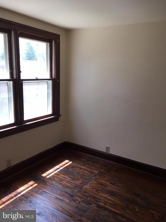 Building Photo - 518 Gibbon St