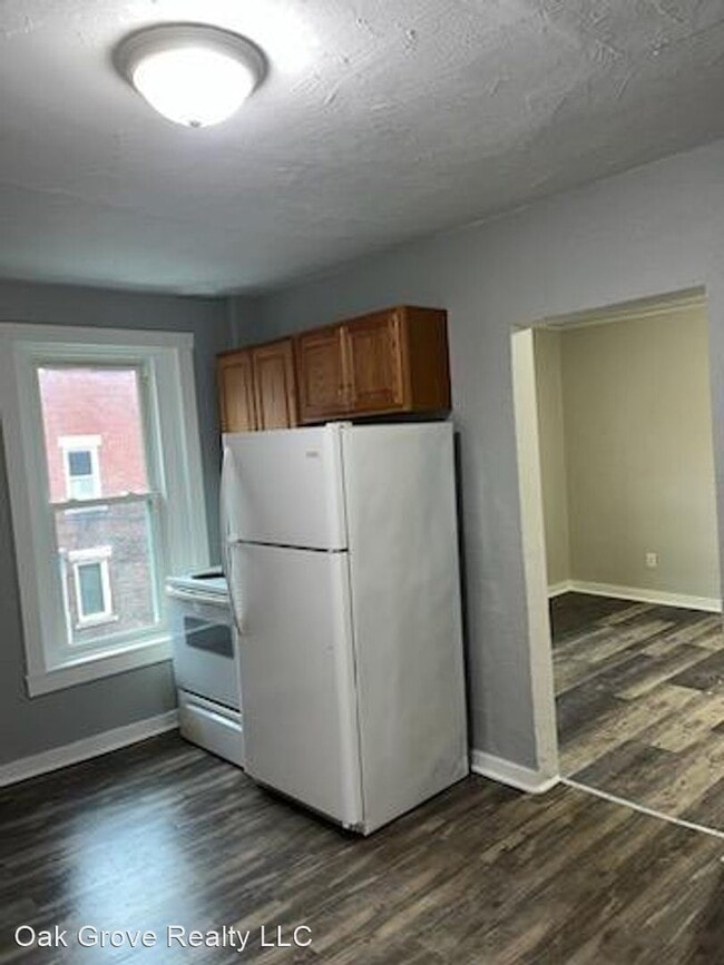 Building Photo - 1 br, 1 bath House - 600 Hansen Ave  Apt #4