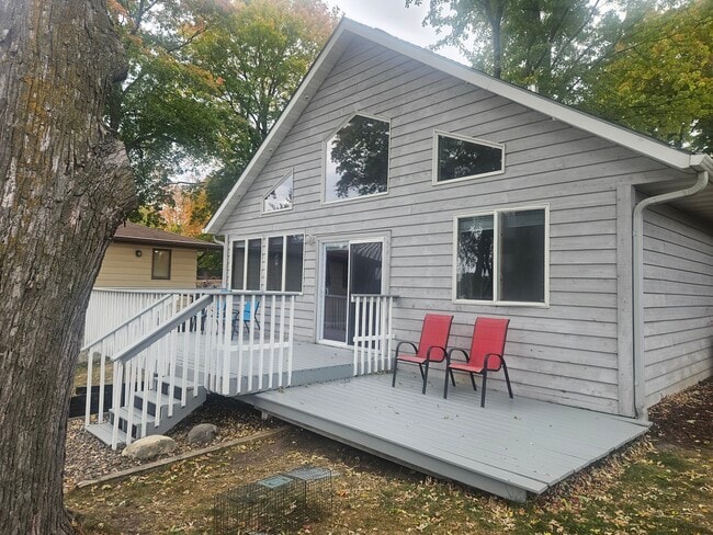 Building Photo - 4301 Quaker Trl NE