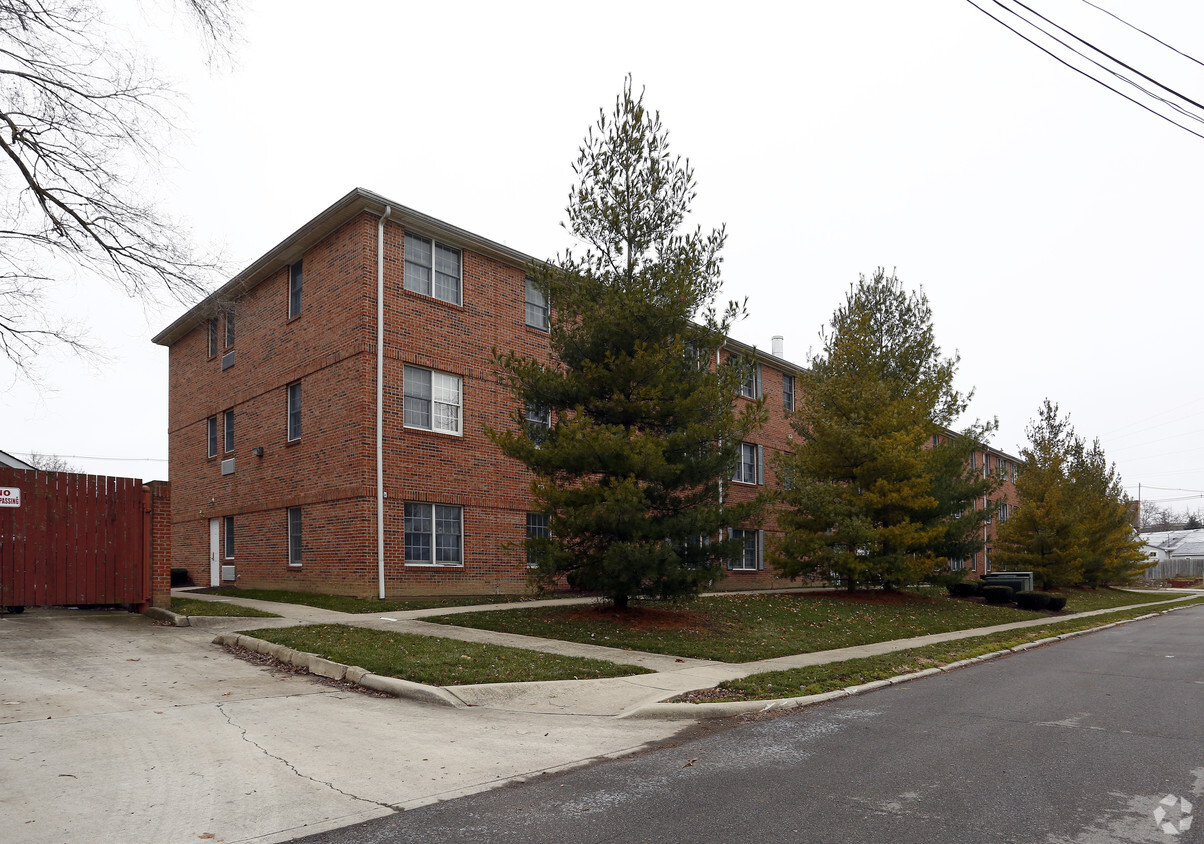 Building Photo - Village at White River