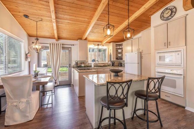Foto del edificio - 870 Holmes Ln