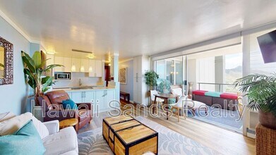 Building Photo - 2600 Pualani Way
