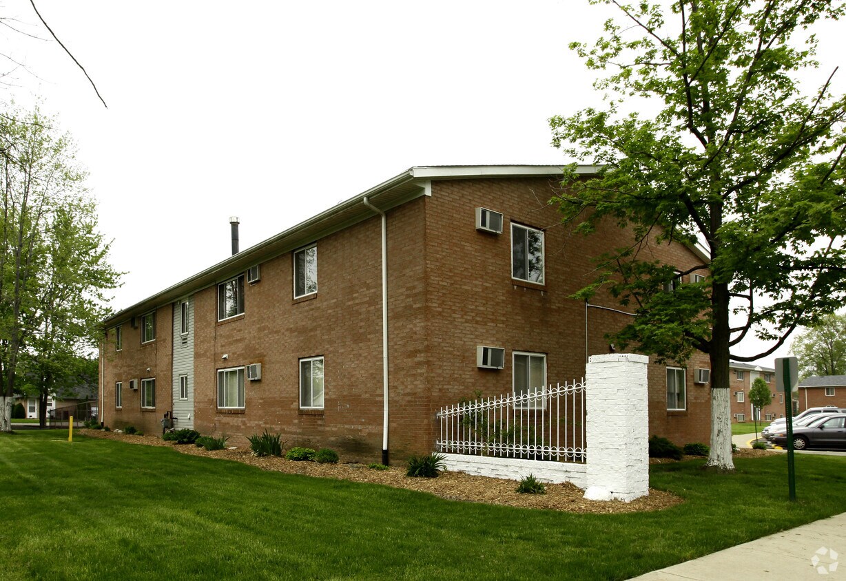 Pearl Village Apartments Apartments in Lorain, OH