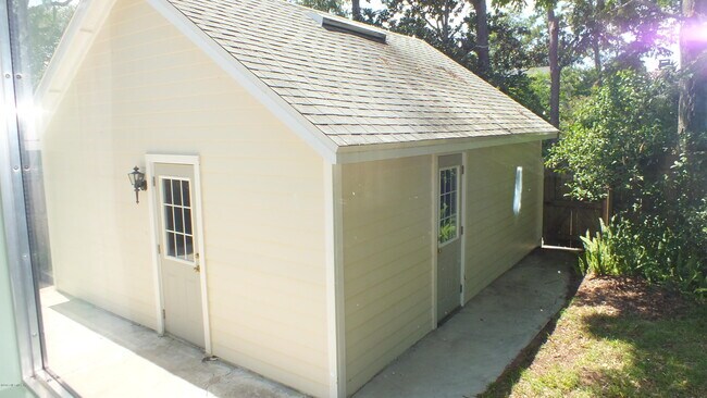 Building Photo - 3215 Herschel St