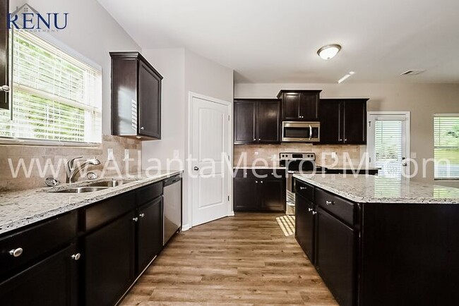 Building Photo - Now Available! 5 bedrooms 2.5 baths