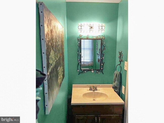 Foto del edificio - 924 Hollyview Ln