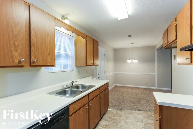 Building Photo - 9112 Clubhouse Dr