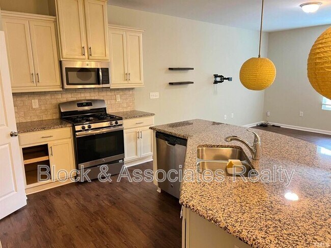 Foto del edificio - 228 Traphill Dr
