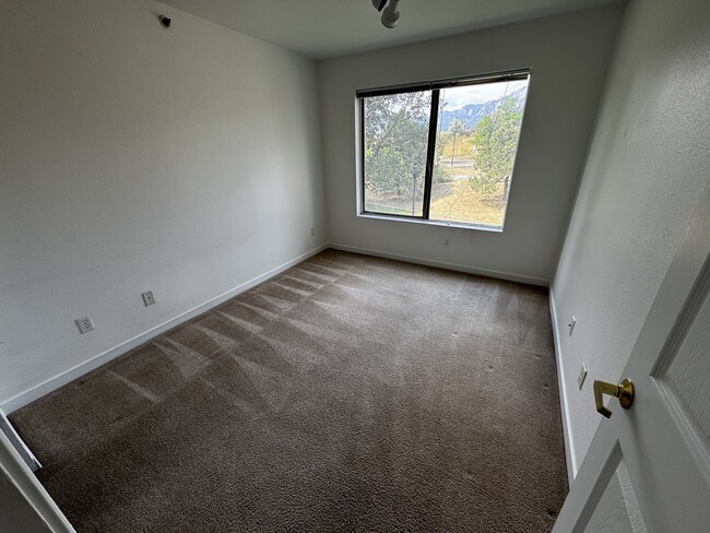 Building Photo - 33 S Boulder Cir